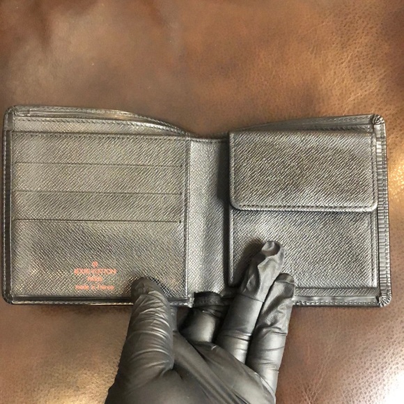 W LOUIS VUITTON Marco Black Epi Leather BiFold Wallet SP0095 - Picture 11 of 17